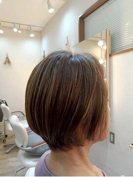 ムル 大倉山(muru) 後頭部にボリュームで品のある大人ショートボブ