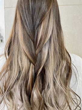 ラビスモア(Lovis moa) 魅力倍増カール/セミディ/シアーカラー/ダークアッシュ/姫カット