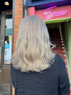 エマ(emma) ホワイトブロンドカラー！