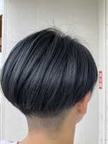 フリー(Free)&nbsp;脱白髪染め白髪ぼかしシークレットハイライト×刈上げショート