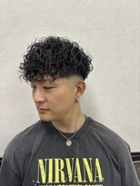 髪屋 【スペインカール】清潔感溢れるフェードスタイル+メンズパーマ