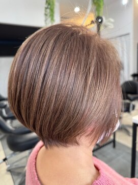 クララ バイ マニスオブヘアー(CLALA by Manis of hair) 前下がりショート/マロンベージュ/ハイライトカラー