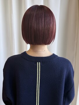 後ろ姿まで可愛い♪艶ボルドーカラー×丸みミニボブヘア