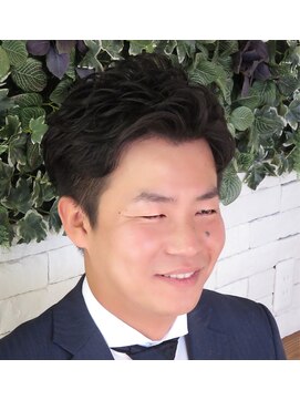 バルビエーレ アーディ(Barbier Adi) ツーブロック アップバングパーマ