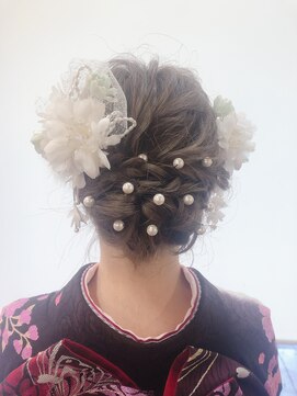 モ ディープ 泰夢(mo’Deep 泰夢) シニヨンアレンジヘア