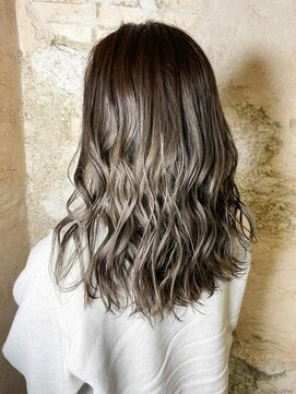 フロール 上大岡(Flor) 【Flor上大岡】*外国人セミロング+シルキーアッシュ*