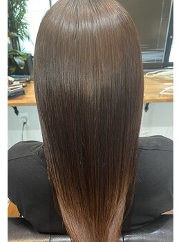 モコ(moco)の写真/【豊中/庄内】ダメージレスな薬剤を使用した“髪質改善縮毛矯正”理想のサラ艶ストレートヘアに♪