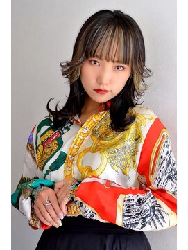 シャイニー(SHINY) インナーカラー/外ハネ/昭和/黒髪/池袋駅/ケアブリーチ/小顔