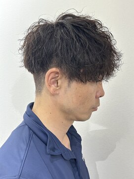 ヒュイル バイ ニアウ(Hwyl by Niau) メンズマッシュパーマ波巻スパイラルパーマニュアンスパーマ眉毛