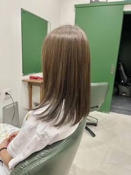 フー バイ セリナ(Fuu.by serina) 透明感グレージュ