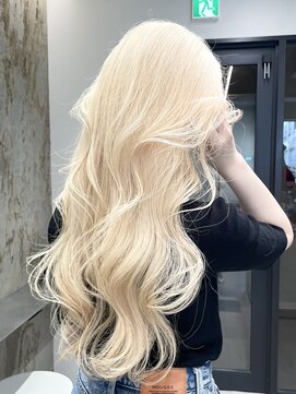ソル 栄矢場町(SOL) ホワイトブロンドブロンドヘア韓国風巻き似合わせカット