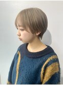 ベージュカラー 毛流れショート