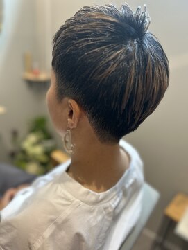 モア(more) ベリーショート