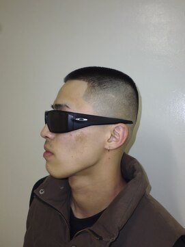 メリケンバーバーショップ トーキョー(MERICAN BARBERSHOP TYO) メンズカットスキンフェードボウズ