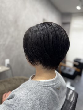 アールフォー 立石(R.4) 丸みショートボブ