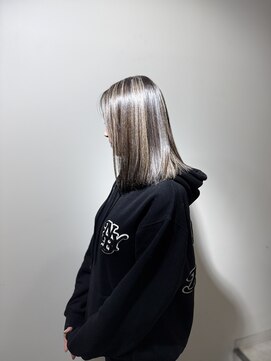 モノ アンド イニ(Mono & inni) 艶髪ハイライト