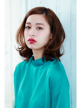 グロウ バイ グラフィー(GLOW by Graphy) 外国人風外ハネミディ