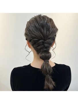 イーチ ディー ヘアーアンドトータルビューティー(each dee hair&total beauty) 【井出 朱音】二次会ヘアセット~ダウンスタイル~