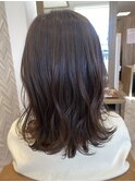 20代マロンベージュ大人ミディアムウェーブヘアオリーブベージュ