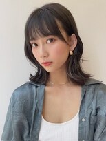 ダークアッシュ　くびれスタイル　外ハネスタイル　サイドバング