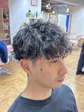 グート ヘアーメイク(gut HAIR MAKE) メンズ 波巻きパーマ 短め ショートパーマ