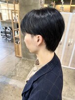 センターパートショートウルフ