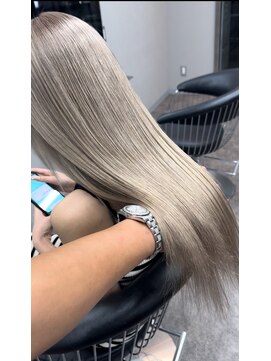 エミーバイモアムー(Emmie byMoremuu) 【ギャルの救世主】ギャルクティーベージュ