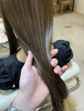 ヘアデザイン ジル(Jill) オリーブベージュ/透明感カラー