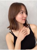 顔周りレイヤーカットくびれヘアミルクティーベージュカラー
