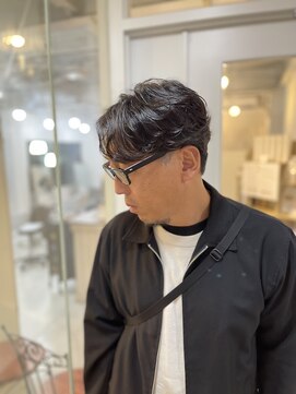 ソイクフ(SOY KUFU) 20代30代40代◎スーツ刈り上げ短髪フェザーパーマスタイル