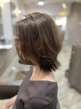 ダンディゾン ブルー 神楽坂(Dans Dix ans bleu) 【Dans Dix ans】シンプルで大人っぽい縦長ラインでスマートに