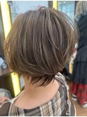 【50代】白髪ぼかしハイライト＆ローライト×レイヤーショート