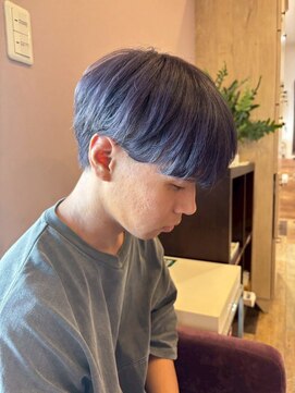 ハイトーンダブルカラーブリーチブルー×マッシュショートメンズ