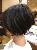 クール&フェミニンショートボブ