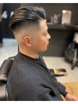 フランクスバーバー アンド ビアークラブ(FRANK'S BARBER and BEER CLUB)&nbsp;かき上げワイルドツーブロックサイドパートショートフェード