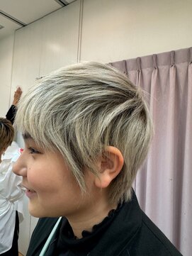 ノブヘアーデザイン 伊勢佐木町店(NOB hairdesign) シルバーカラーホワイトベージュブリーチ