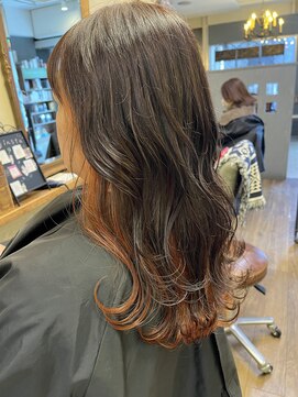 ベレッタ 枚方店(veretta.) インナーcolor × レイヤーカット 山本綾香/裾カラー/抜け感