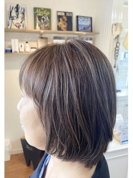 ブルータス(BRUTUS) 白髪ぼかしハイライト/ボブ