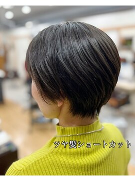 ミーナ(Mina) 襟足スッキリ、ハンサムショート
