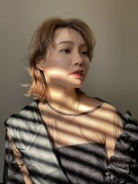 イヴォークトーキョーオーサカ(EVOKE TOKYO osaka)&nbsp;レイヤーボブ ショート 顔周りカット ベージュカラー 似合わせ