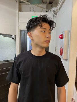ビーバイエイトジェンツ(Bee by EIGHT GENTS) MEN’S HAIR/ブルーブラック/フェザーパーマ/心斎橋