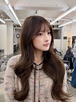 ヒュー 広島(HEW)&nbsp;くびれ顔周りレイヤーオリーブグレージュ