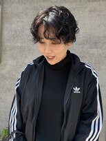エン(en,)&nbsp;ハンサムショート前髪センターパート2wayバング黒髪パーマ