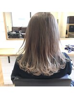 リルトヘアー(Lilt hair)&nbsp;ミルクティーベージュ→ホワイトグレージュのグラデーション☆