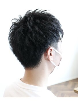 ウィスカーヘアー(whisker hair) ツーブロックショート