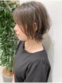 大人外ハネショートウルフサイドバングあり