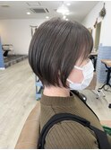 オリーブベージュ