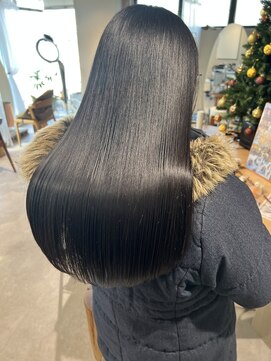 ユミリーバイルコル(umily by RuCOR.) イメチェン/髪質改善/ダークアッシュ/フェミニン/黒髪