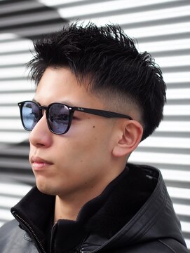 サン(3) アップバング　ショート　フェード　刈り上げ　黒髪　短髪　1