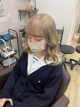 ロア 福岡天神本店(LORE) ホワイトベージュ